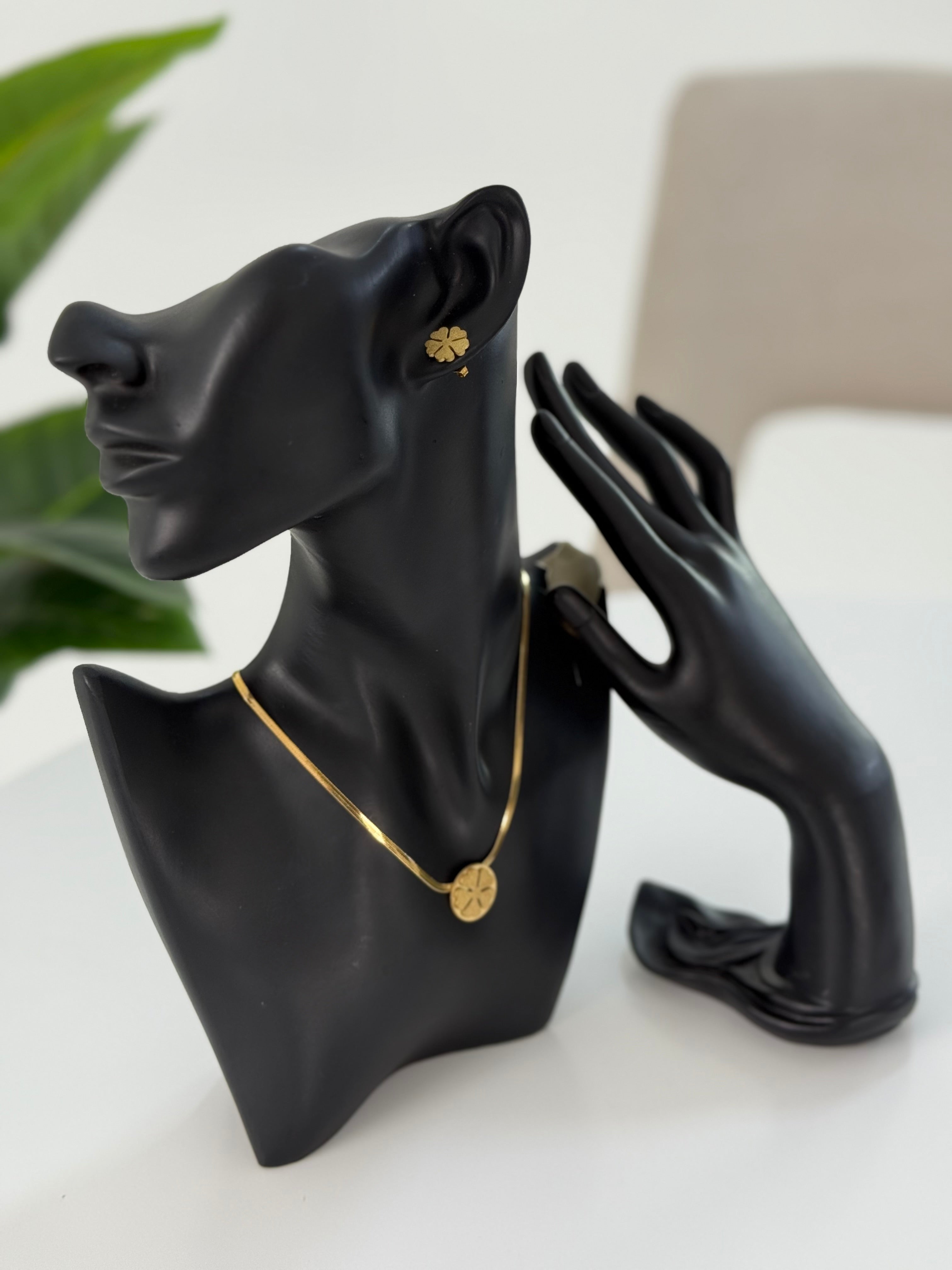 طقم سنيك مع شجرة  (حلق مع سنسال )