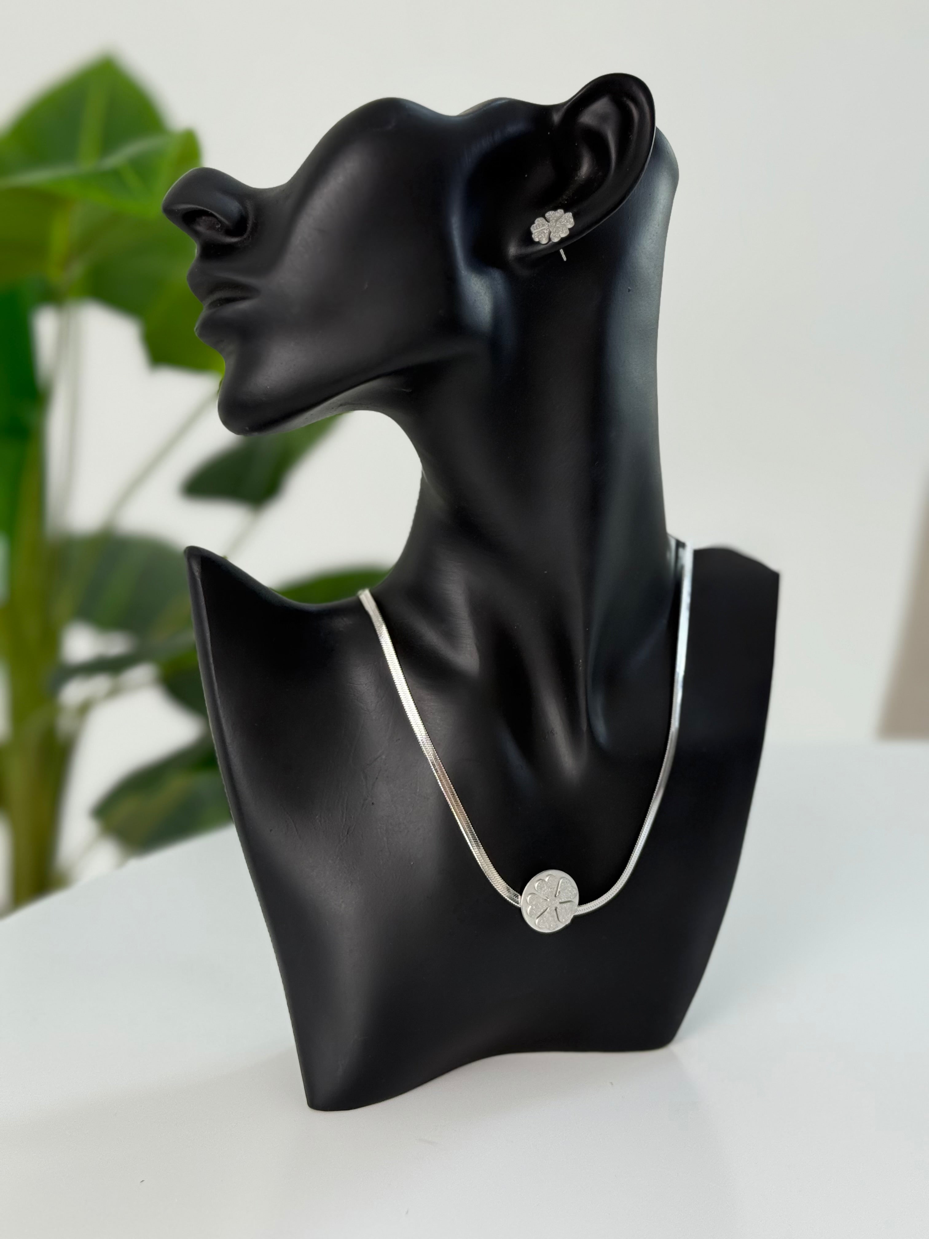 طقم سنيك مع شجرة  (حلق مع سنسال )