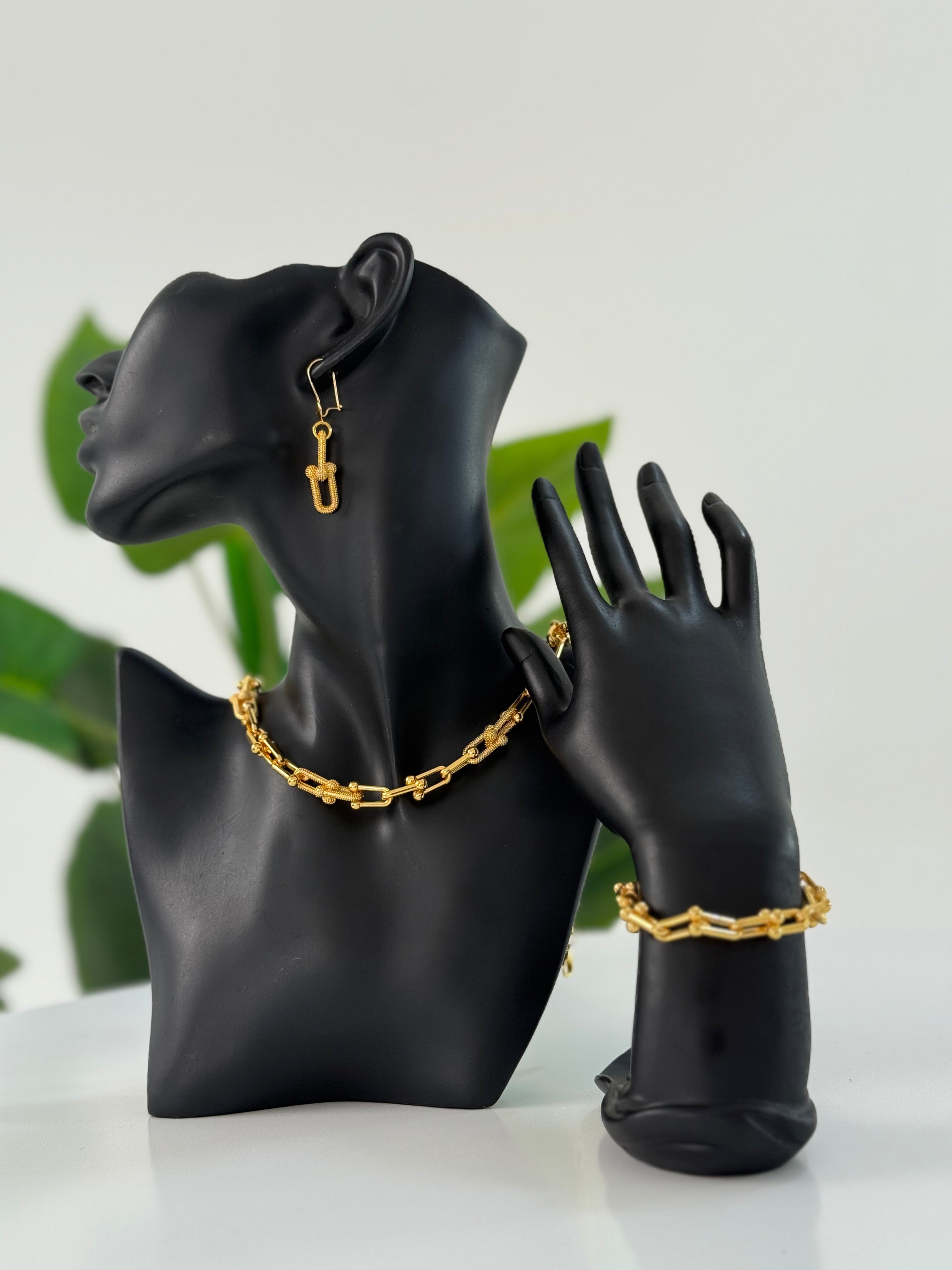 طقم التيفاني  (سنسال +حلق + اسوارة )