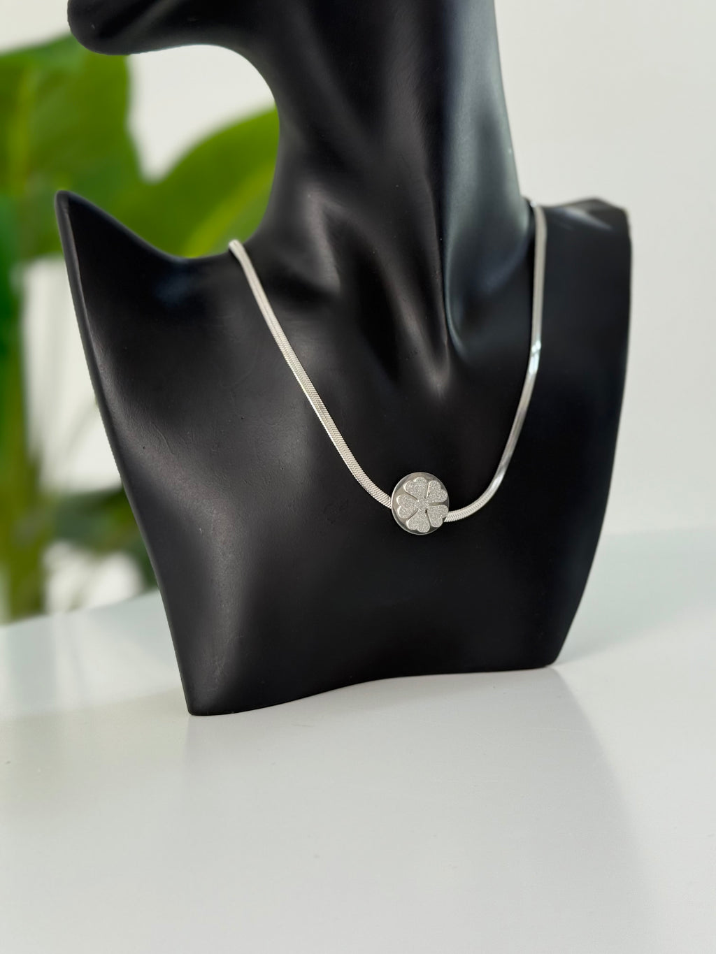 طقم سنيك مع شجرة  (حلق مع سنسال )