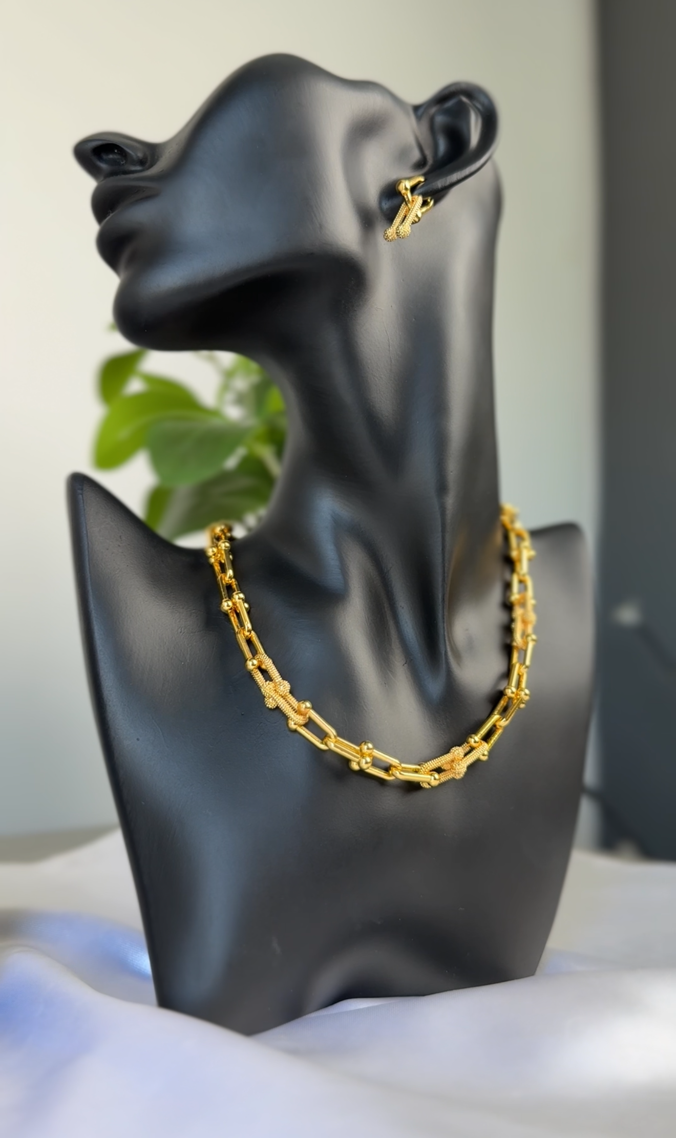 طقم التيفاني  (سنسال +حلق + اسوارة )